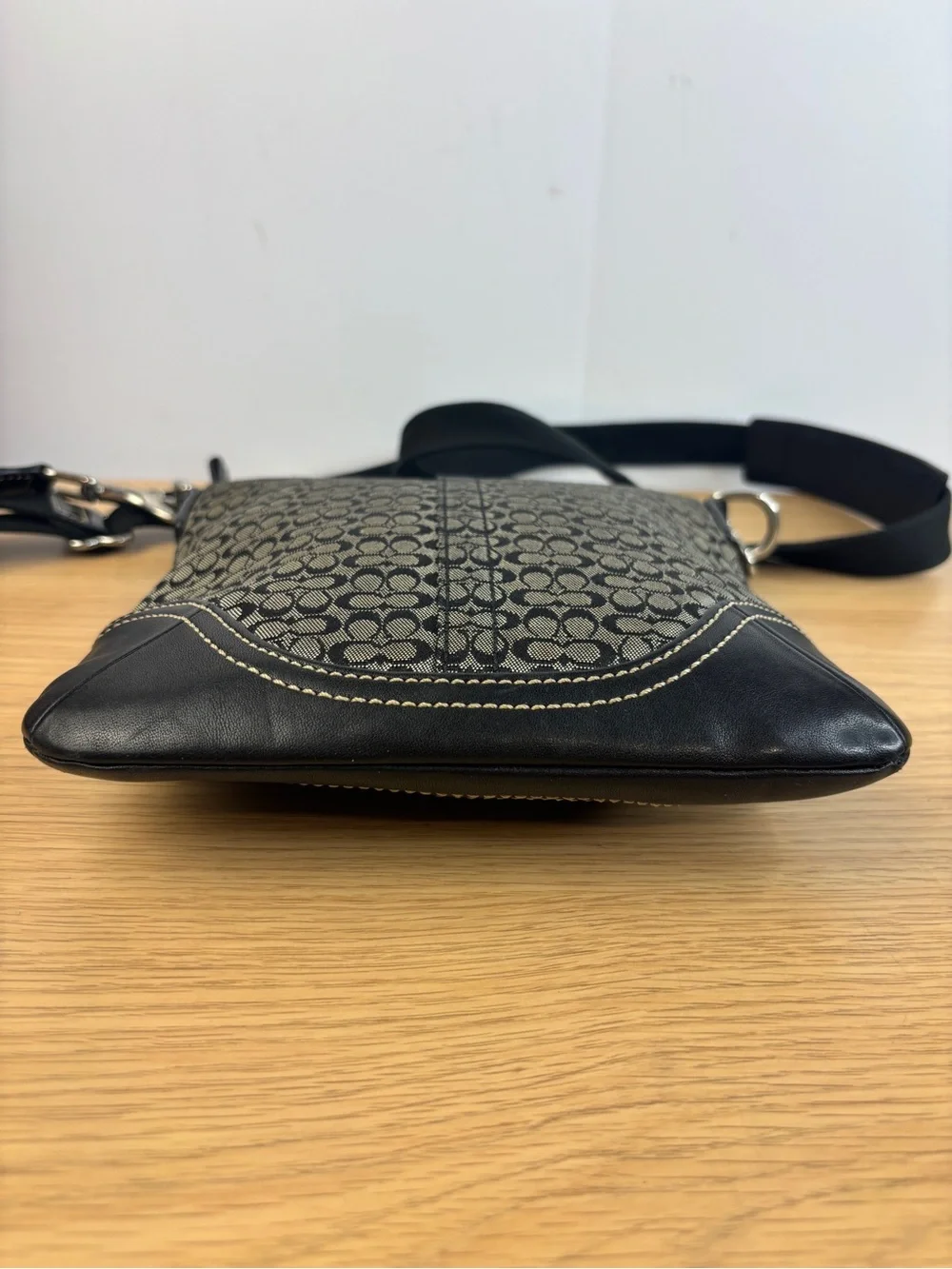 Y2K Coach Signature Small Swingpack Crossbody LIKE NEW!!